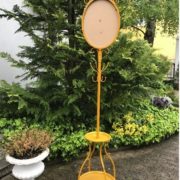 Garderobe, Spiegelgestell