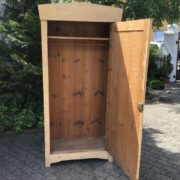 Alter Holzschrank, Kleiderschrank (Landhausstil) Alter Holzschrank, Kleiderschrank (Landhausstil)