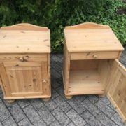 2 Nachttische, Holzschränkchen (Landhausstil, Kiefer) 2 Nachttische, Holzschränkchen (Landhausstil, Kiefer)