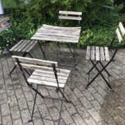 Balkonmöbel, 4 Stühle und ein Tisch, Gartenmöbel (Ikea)