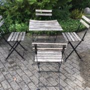 Balkonmöbel, 4 Stühle und ein Tisch, Gartenmöbel (Ikea)