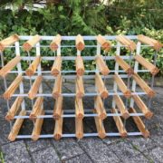Stabiles Flaschenregal aus Holz & Metall, Weinregal
