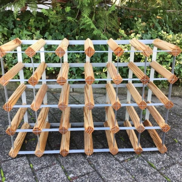 Stabiles Flaschenregal aus Holz & Metall, Weinregal