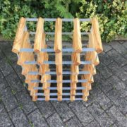Stabiles Flaschenregal aus Holz & Metall, Weinregal
