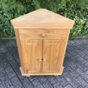 Kleiner Eckschrank, Holzschränkchen (Landhausstil)