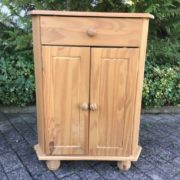 Kleiner Eckschrank, Holzschränkchen (Landhausstil)