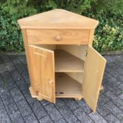 Kleiner Eckschrank, Holzschränkchen (Landhausstil)