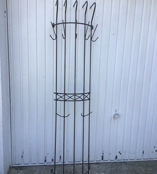 Eisengarderobe, Garderobe, Kleiderhaken