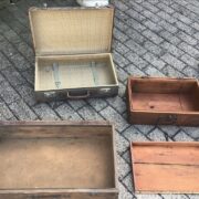 Konvolut: Alte Koffer, Holzkisten, Dekoration (Vintage, Shabby, Antiquität)