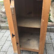 Alter Nachttisch, Holzschränkchen (Landhausstil) Alter Nachttisch, Holzschränkchen (Landhausstil)