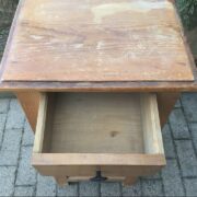 Alter Nachttisch, Holzschränkchen (Landhausstil) Alter Nachttisch, Holzschränkchen (Landhausstil)