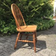 Alter Holzstuhl, Stuhl (Shabby, engl. Landhausstil)