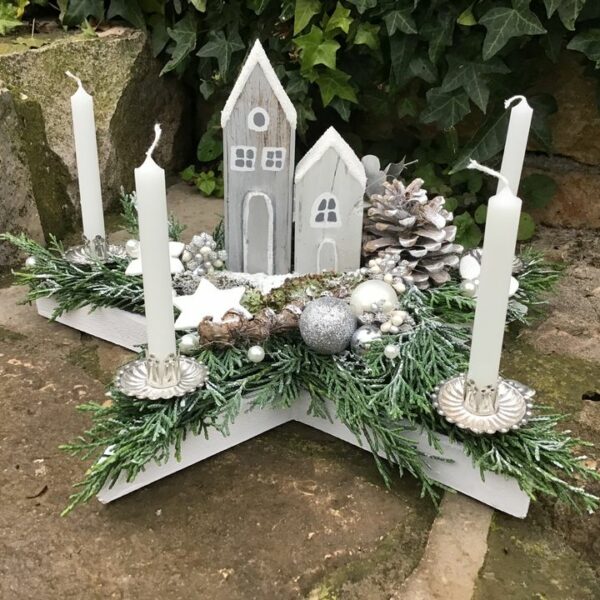 Handgefertigte Weihnachtsgestecke, Adventskranz, Tischdeko Handgefertigte Weihnachtsgestecke, Adventskranz, Tischdeko