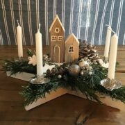 Handgefertigte Weihnachtsgestecke, Adventskranz, Tischdeko Handgefertigte Weihnachtsgestecke, Adventskranz, Tischdeko