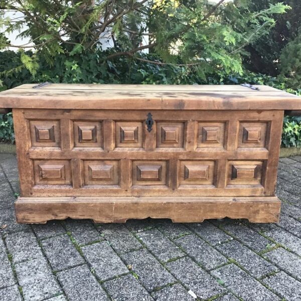 Antike Truhe, Deckeltruhe (Antiquität, Landhausstil)