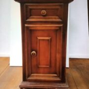 Kleiner Holzschrank, Nachttisch, altes Schränkchen (Vintage)