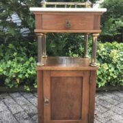 Antiker Nachttisch, Nachtschrank (Antiquität)
