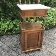 Antiker Nachttisch, Nachtschrank (Antiquität)