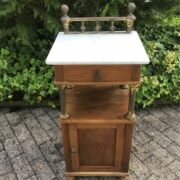 Antiker Nachttisch, Nachtschrank (Antiquität)
