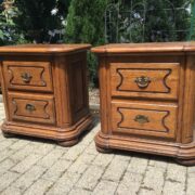 2 alte Nachttische, Holzschränkchen
