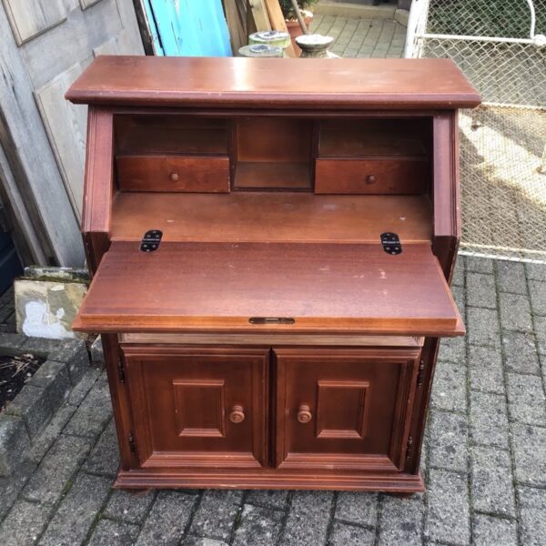 Kleiner Sekretär, Holzschrank (Landhausstil)