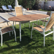 Gartenmöbel Set aus Holz (Ikea): Tisch, 2 Hochlehner, 2 Stühle