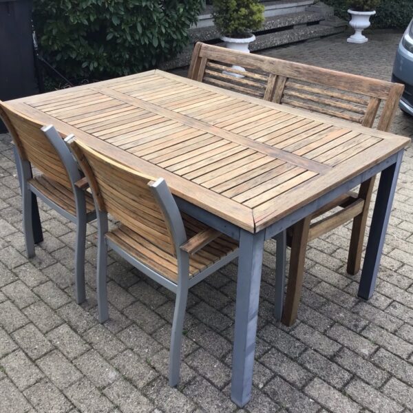 Gartenmöbel Set aus Holz: Tisch, Sitzbank & 2 Stühle