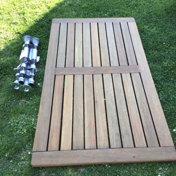 Gartentisch mit höhenverstellbaren Beinen, Tisch