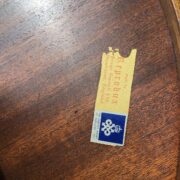 Kleiner Holztisch mit Löwenfüssen, Beistelltisch (reparaturbedürftig)