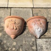 2 große Terracotta Wandschalen, Pflanzgefäß, Blumentopf (winterfest)