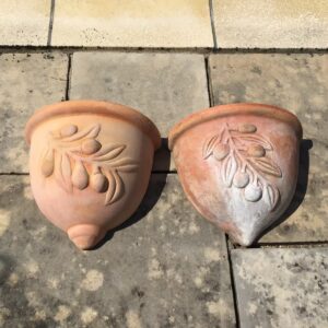 2 große Terracotta Wandschalen, Pflanzgefäß, Blumentopf (winterfest)