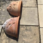 2 große Terracotta Wandschalen, Pflanzgefäß, Blumentopf (winterfest)