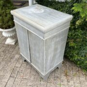 Alter Holzschrank, Schränkchen (Shabby-chic)