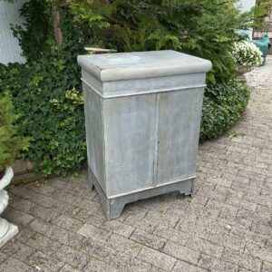 Alter Holzschrank, Schränkchen (Shabby-chic)