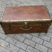 Alter Koffer reparaturbedürftig (Deko, Vintage)