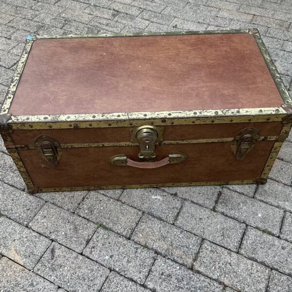 Alter Koffer reparaturbedürftig (Deko, Vintage)