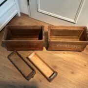 2 antike Holzkisten, alte Nähmaschinenoberteile (Deko, Blumenkästen)