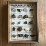 Alter Wandschaukasten Steine und Mineralien (Vintage, Sammlerobjekt)