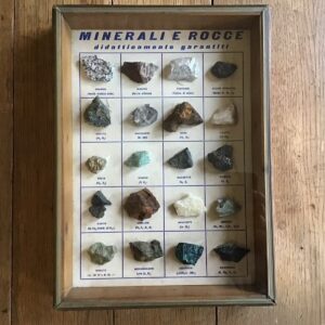 Alter Wandschaukasten Steine und Mineralien (Vintage, Sammlerobjekt)