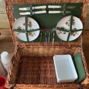 Picknickkorb für 4 Personen (Weide, Erdbeer-Motiv)