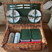 Picknickkorb für 4 Personen (Weide, Erdbeer-Motiv)