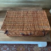 Picknickkorb für 4 Personen (Weide, Erdbeer-Motiv)