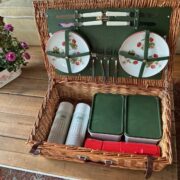 Picknickkorb für 4 Personen (Weide, Erdbeer-Motiv)