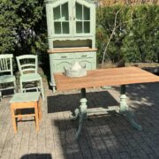 Set für Esszimmer / Wohnzimmer / Küche): Buffet, Tisch, 2 Stühle, Hocker Set für Esszimmer / Wohnzimmer / Küche): Buffet, Tisch, 2 Stühle, Hocker