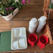 Picknickkorb für 4 Personen (Weide, Erdbeer-Motiv)