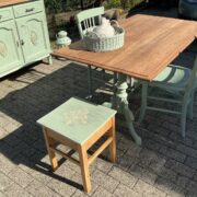 Set für Esszimmer / Wohnzimmer / Küche): Buffet, Tisch, 2 Stühle, Hocker Set für Esszimmer / Wohnzimmer / Küche): Buffet, Tisch, 2 Stühle, Hocker