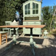 Set für Esszimmer / Wohnzimmer / Küche): Buffet, Tisch, 2 Stühle, Hocker Set für Esszimmer / Wohnzimmer / Küche): Buffet, Tisch, 2 Stühle, Hocker