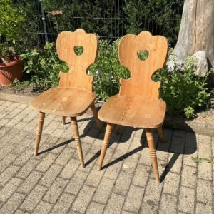 2 Vintage Holzstühle, Vollholzstuhl (Landhausstil)