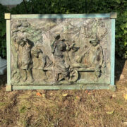 Antikes gusseisernes Relief, Traubenernte (Wandbild, Dekoration) Antikes gusseisernes Relief, Traubenernte (Wandbild, Dekoration)
